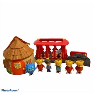Daniel Tiger Playset Bundle PBS Train Car Straw